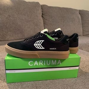 Men’s size 8.5 Cariuma. New in the box never worn.